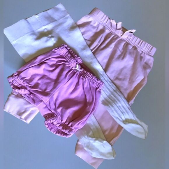 ONSIES/SLEEPERS 0-3 MONTHS BABY 26 various brands DISNEY/CARTERS/OLD NAVY CLEAN! - Picture 9 of 16